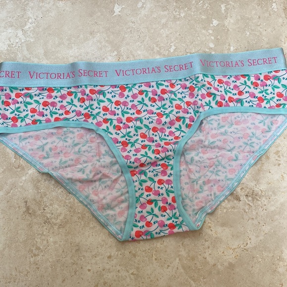 2 Victoria Secret’s NEW Panty Size M - Picture 2 of 5